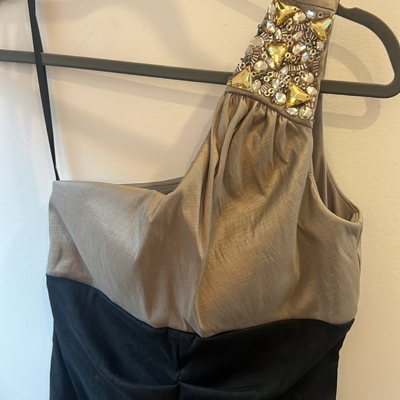 One shoulder, knee length, body con cocktail dress - Picture 2 of 4